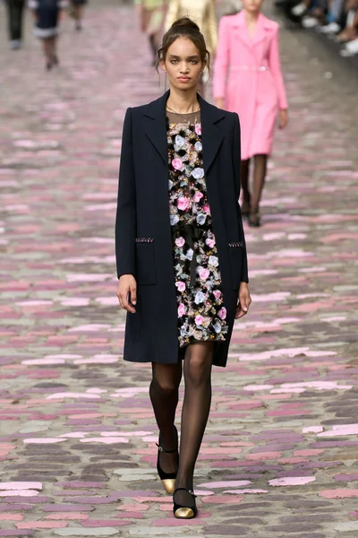 Look 17
